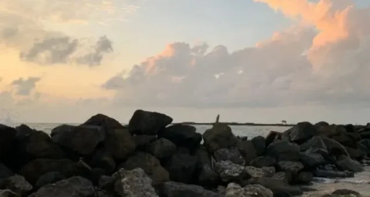 Fasilitas Pantai Sejarah Batubara