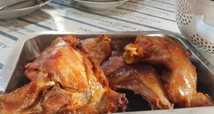 Ayam Goreng Mbok Tumbu - Dinas Pariwisata Daerah Istimewa Yogyakarta