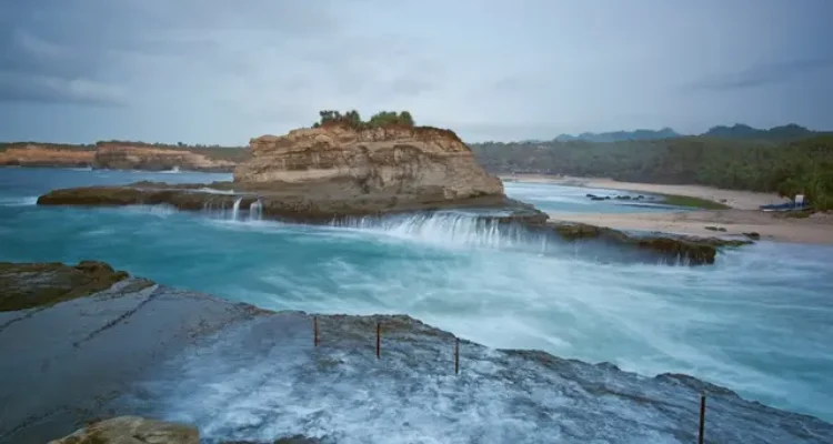 Daya Tarik Pantai Klayar