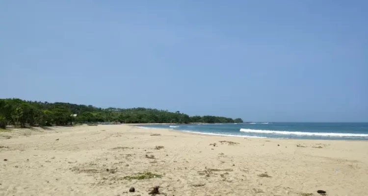 Daya Tarik Pantai Sawarna