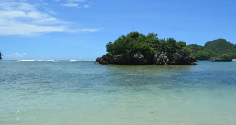 Shutterstock Daya Tarik Pantai Gatra