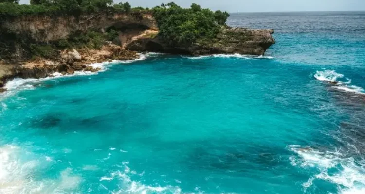 Aktivitas Blue Lagoon Nusa Ceningan