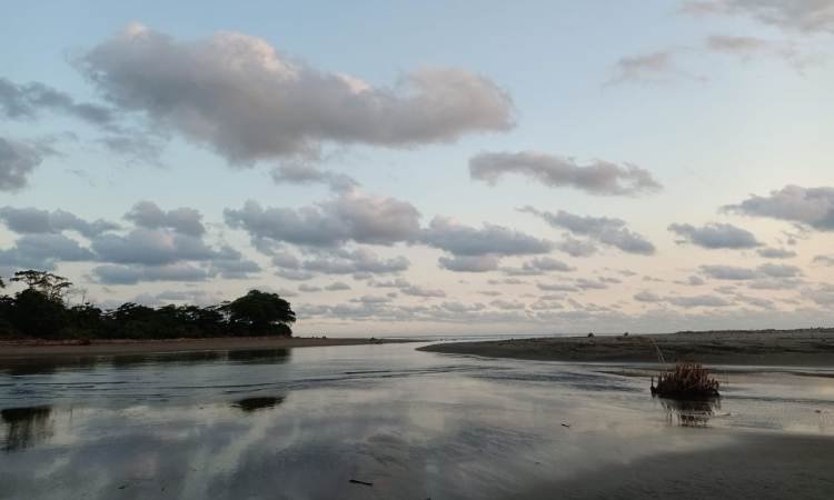 Pantai Cijeruk, Pantai Indah dengan Panorama Memukau di Garut