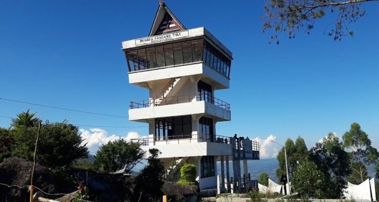 Menara Pandang Tele, Menikmati Sisi Lain Keindahan Danau Toba di Samosir