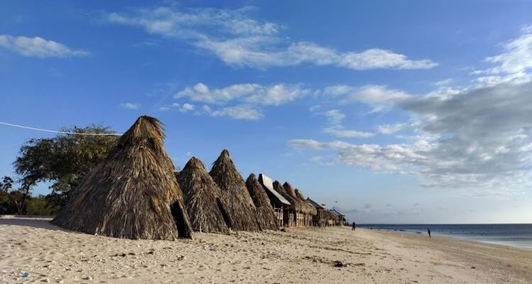 Pantai Tablolong, Pantai Indah dengan View Sunset Mempesona di Kupang