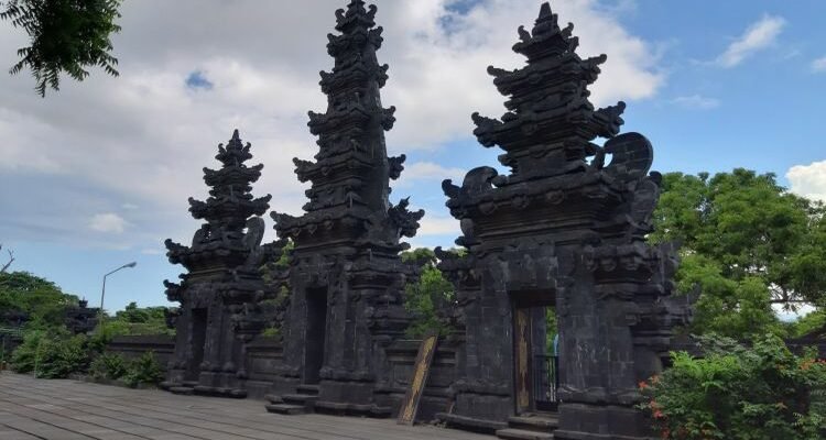 Pura Segara Rupek, Destinasi Wisata Religi yang Megah di Buleleng Bali