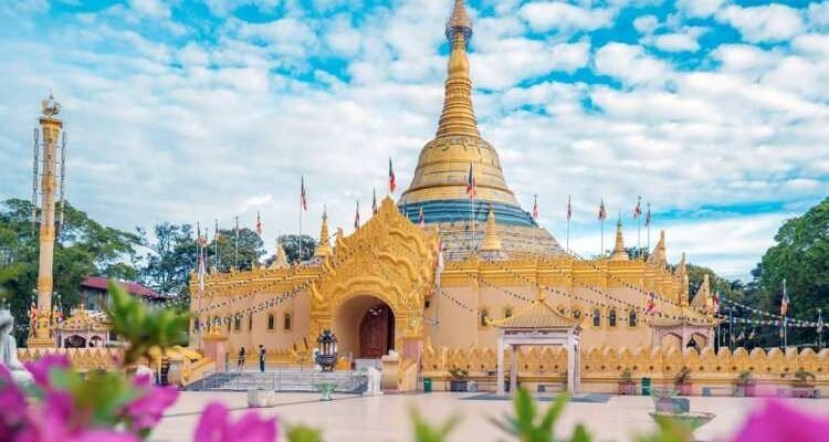 Taman Alam Lumbini, Taman Wisata Hits dengan Replika Pagoda Shwedagon di Karo