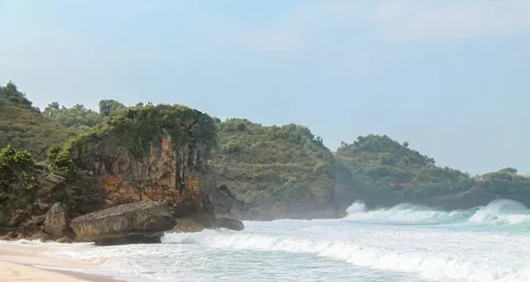 Daya Tarik Pantai Kasap