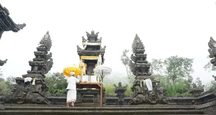 Pura Pasar Agung, Destinasi Wisata Religi yang Megah di Karangasem Bali