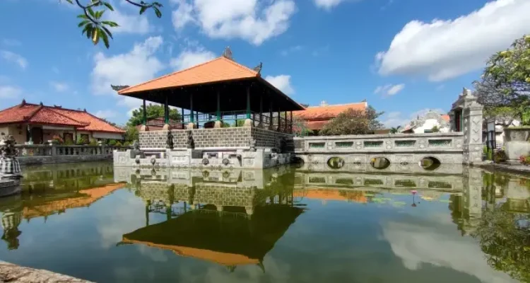 Puri Agung Karangasem, Destinasi Wisata Sejarah Favorit di Bali