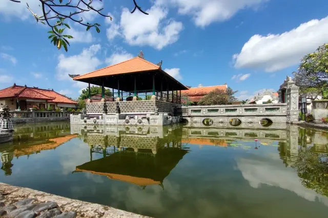 Puri Agung Karangasem, Destinasi Wisata Sejarah Favorit di Bali